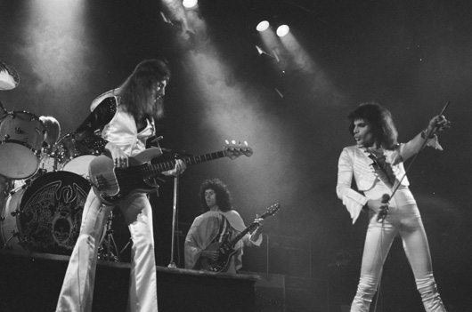 Resultado de imagen de Queen: A Night at the Odeon – Hammersmith (1975) DVD-rip