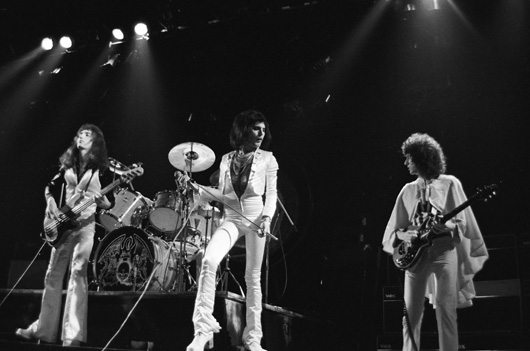 Resultado de imagen de Queen: A Night at the Odeon – Hammersmith (1975) DVD-rip