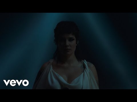 Halsey - I am not a woman, I&#039;m a god (Live from Los Angeles)