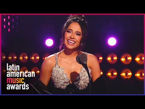 Becky G da poderoso mensaje sobre sus raíces mexicanas | Latin AMAs 2023