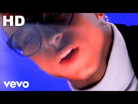 Gonna Make You Sweat (Everybody Dance Now) (Official HD Video)