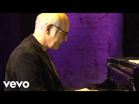 Ludovico Einaudi - Nuvole Bianche (Official Music Video)