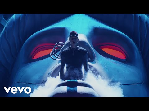 Watch mgk’s New Music Video For 'starman'