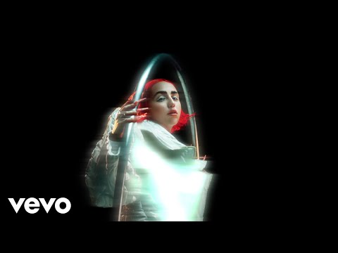 Amelia Moore - love me or leave me alone (Visualizer)