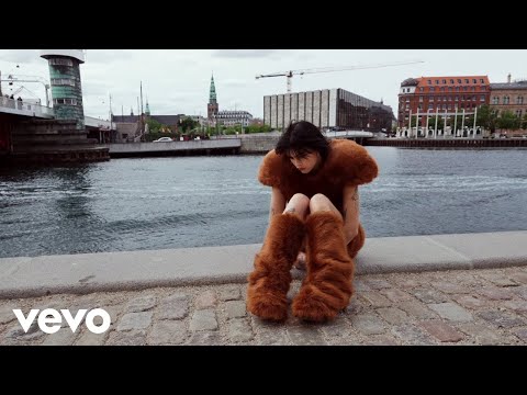 BENEE - Cinnamon (Official Video)