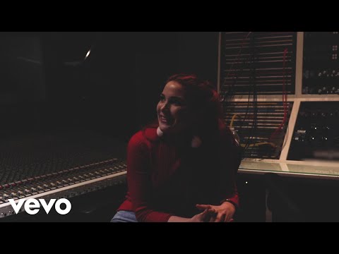 Caylee Hammack - Christmas (Baby Please Come Home) (Visualizer)