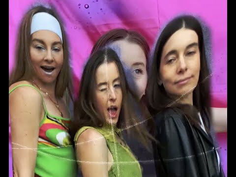 Haim – Christmas Wrapping 2020 (all I want for christmas is a vaccine)