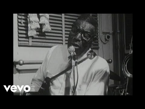 Howlin&#039; Wolf - Down In The Bottom (Live)