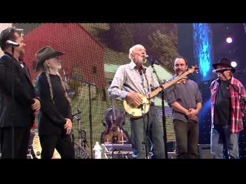 Pete Seeger - This Land is Your Land (Live at Farm Aid 2013)