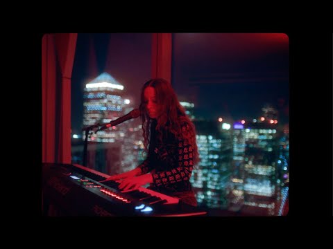 Holly Humberstone – London Is Lonely (Live)