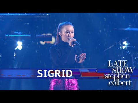Sigrid Performs &#039;Don&#039;t Feel Like Crying&#039;