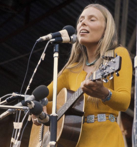 Joni Mitchell Isle Of Wight Performance