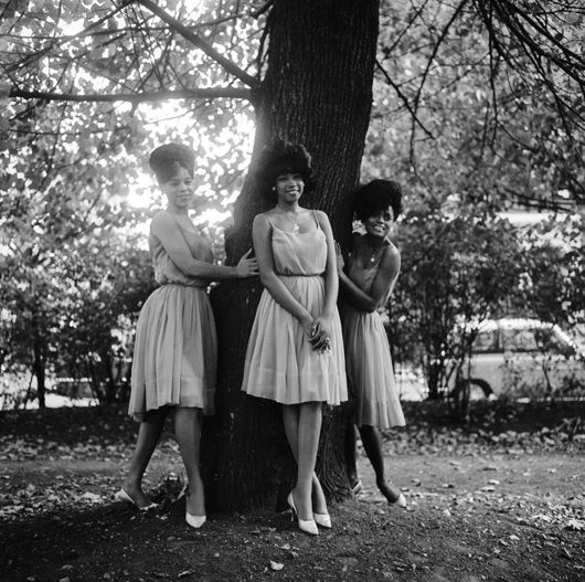 Supremes, outside EMI HQ, Oct 1964