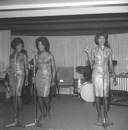 Martha And Vandellas, live UK, Oct 64