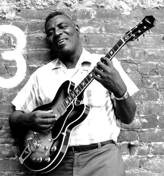 Chicago blues artist Howlin' Wolf