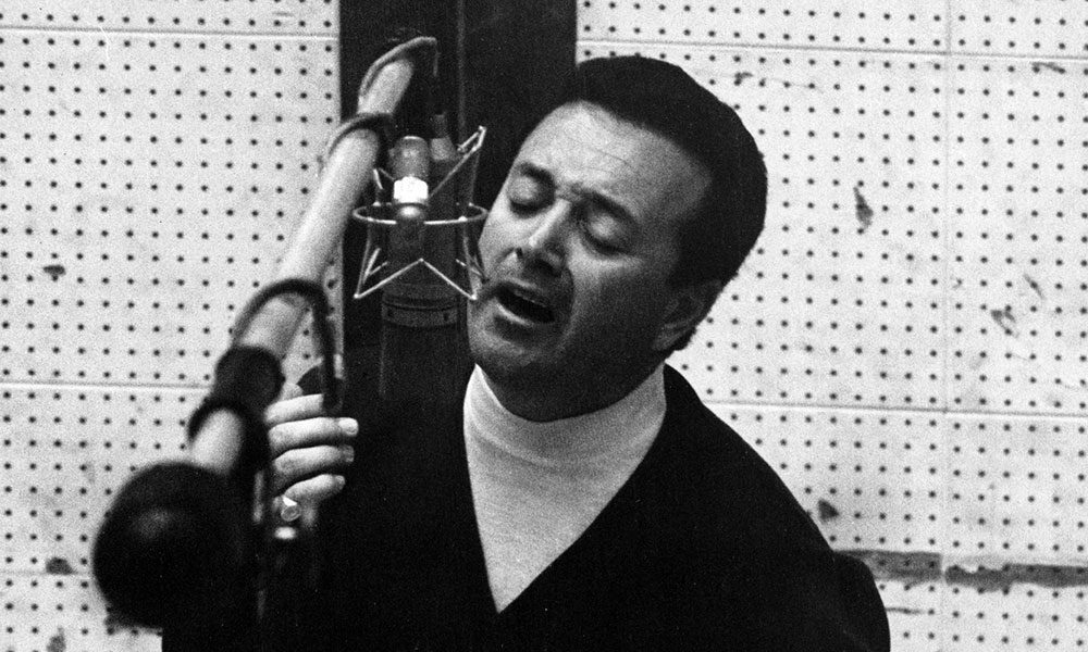 Vic Damone photo by Michael Ochs Archives and Getty Images