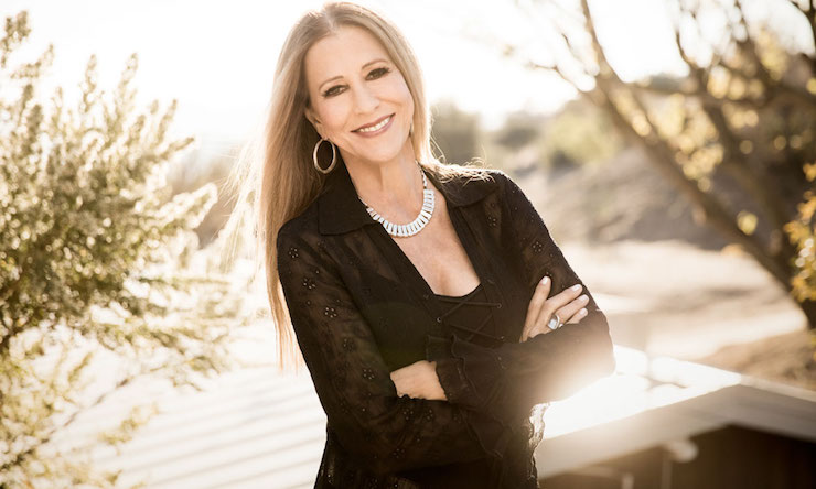 Rita Coolidge arms folded