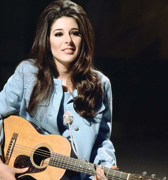 Bobbie Gentry live at the BBC with her Martin guitar 1968-web-optimised-1000