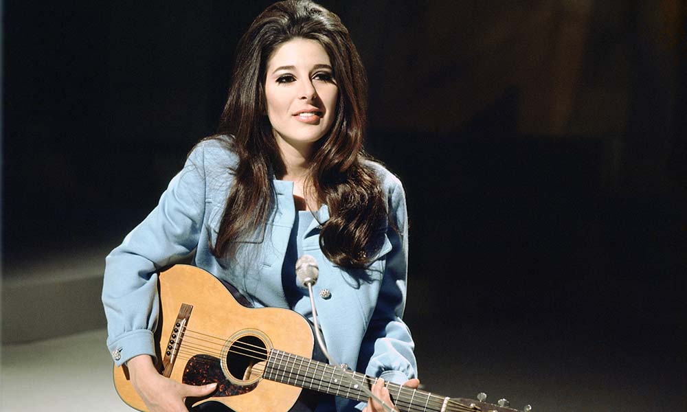 Bobbie Gentry live at the BBC with her Martin guitar 1968-web-optimised-1000