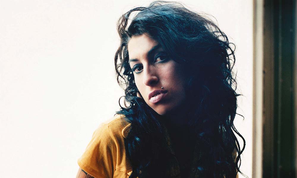 Amy Winehouse posing for Back to Black – Mischa Richter's best