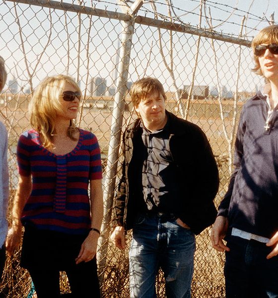 Sonic-Youth-Hold-That-Tiger-Live