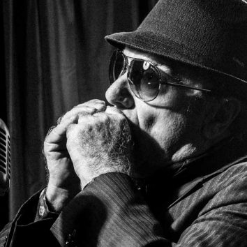 uDiscover Music image background