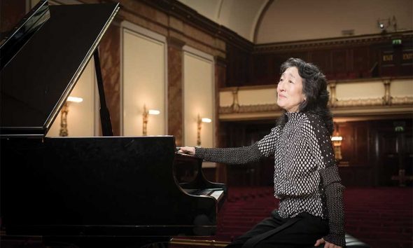 Mitsuko Uchida at piano