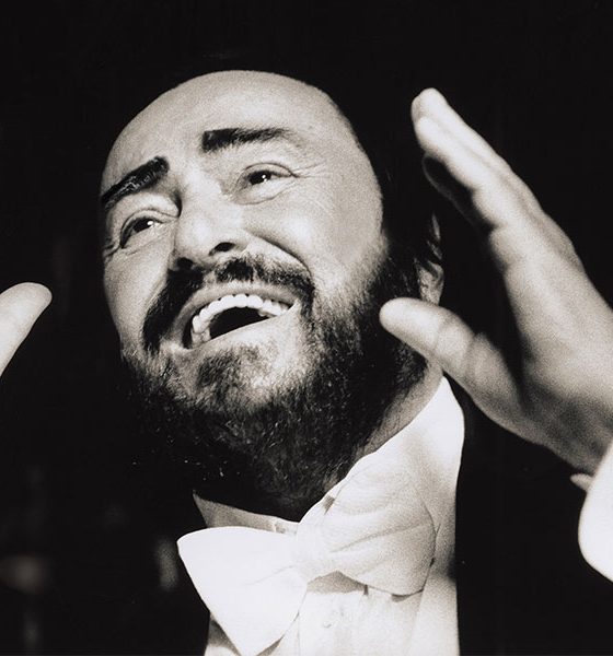 Pavarotti black and white photo