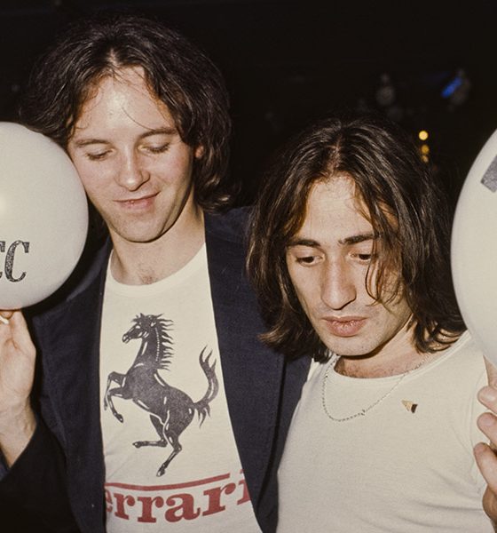 10cc musicians holding balloons