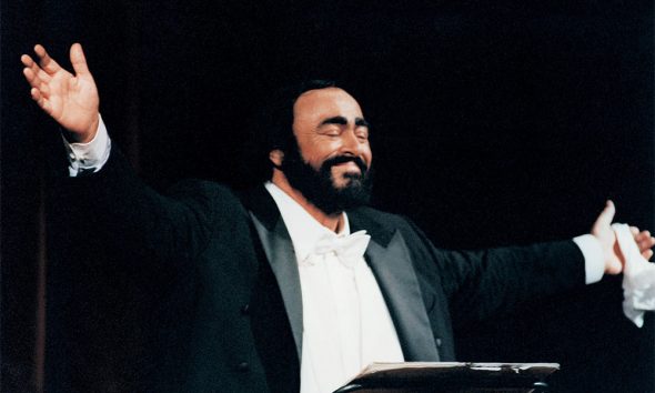 Pavarotti live photo