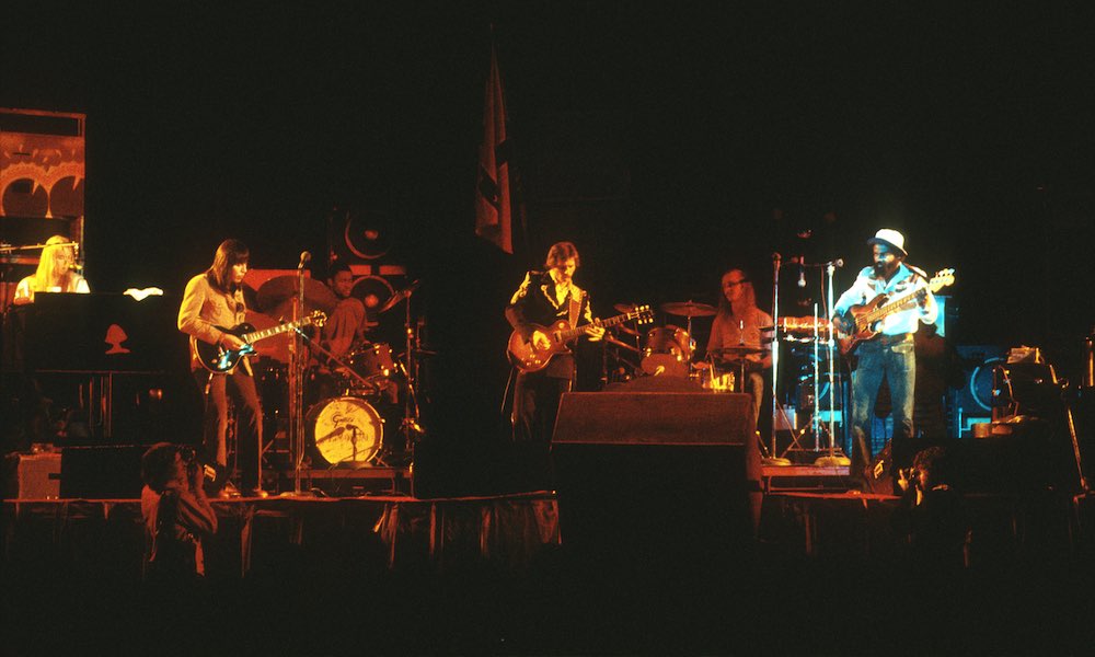 uDiscover Music image background