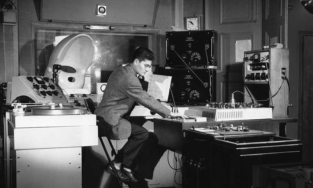Pierre Henry at Studio d'essai du GRMC A la RTF 1951 c Serge Lido 1000