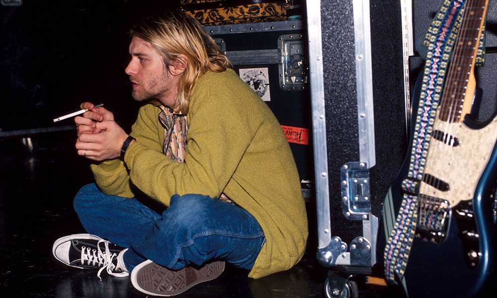 Kurt Cobain's blue hair in the "Heart-Shaped Box" music video - wide 1