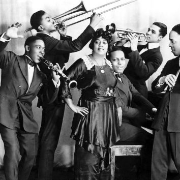 uDiscover Music image background