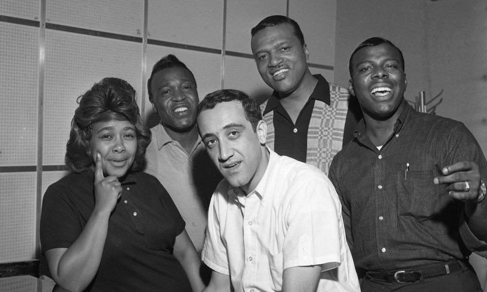 Jerry Ragovoy (center) with Garnet Mimms and the Enchanters in 1963. Photo: PoPsie Randolph/Michael Ochs Archives/Getty Images