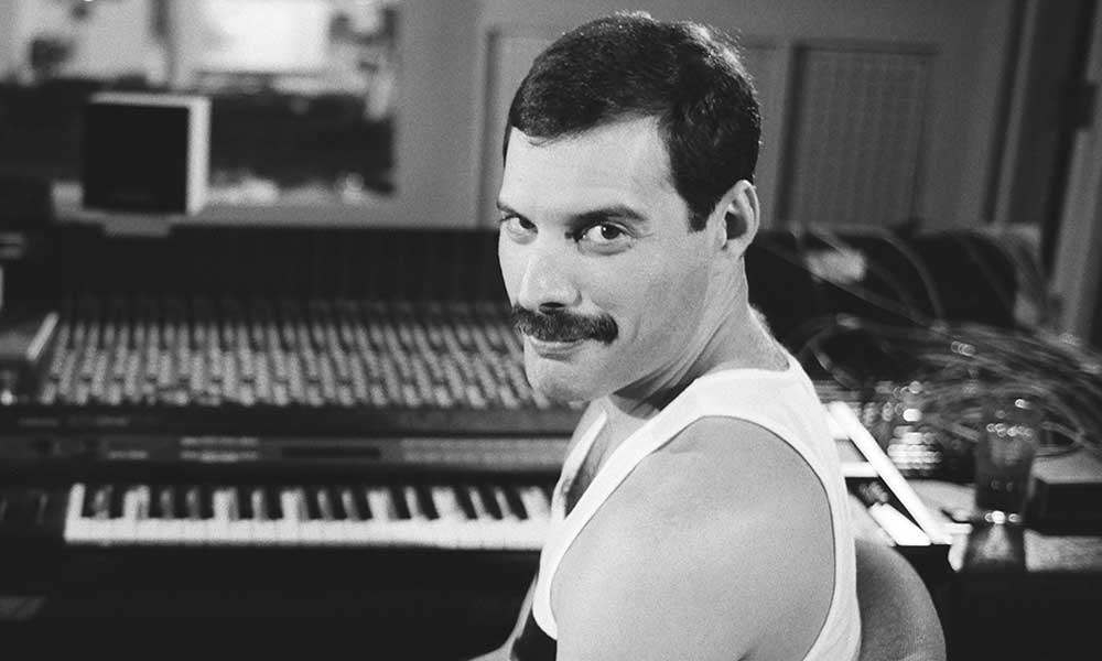 Freddie Mercury - Living On My Own (Official Video Remastered) 