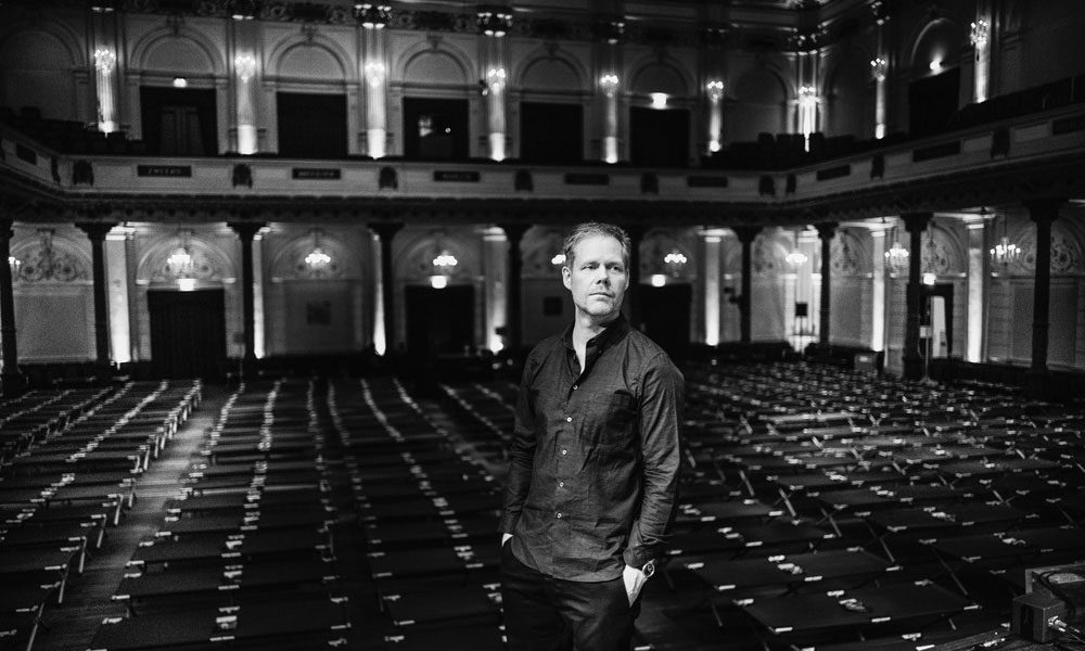Giant raid society Max Richter Signs New Global Deal With Universal Music Group