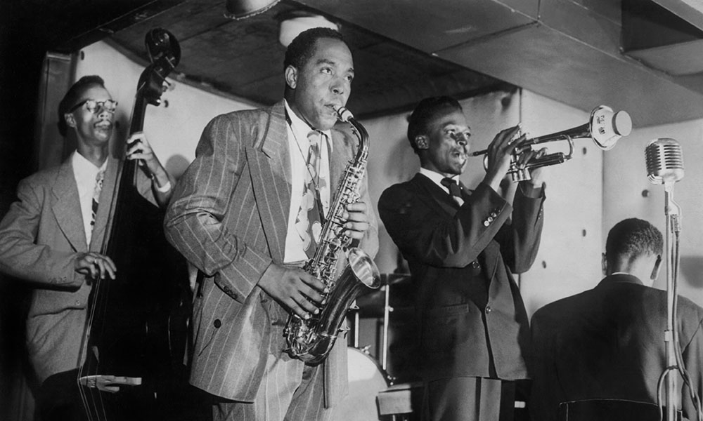 https://www.udiscovermusic.com/wp-content/uploads/2020/02/Charlie-Parker-GettyImages-1068584724.jpg