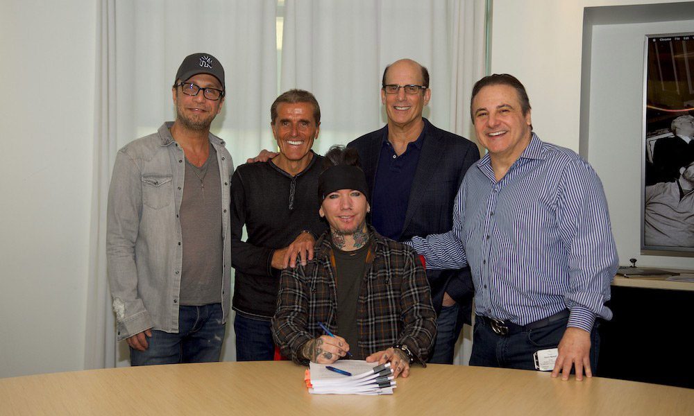 ASHBA-SIGNING-PHOTO-photo-credit-Todd-Nakamine