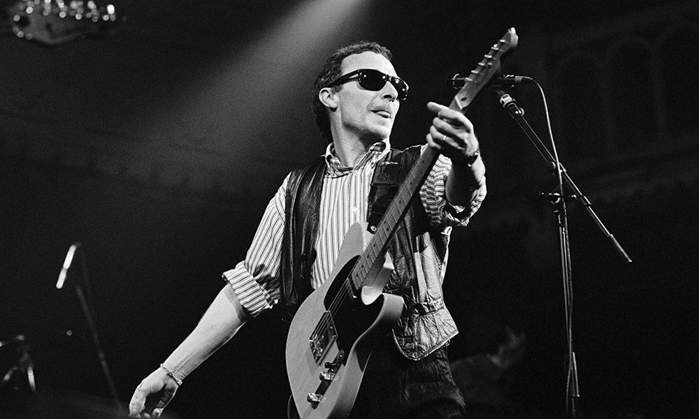 Graham Parker photo by Frans Schellekens and Redferns