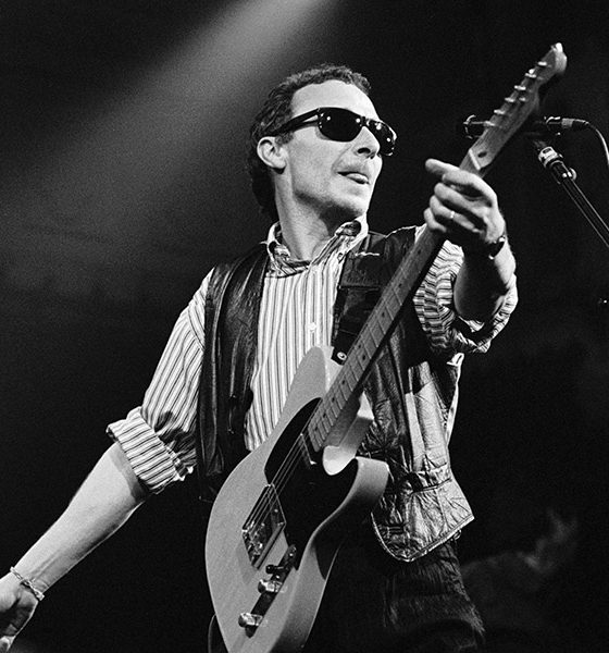 Graham Parker photo by Frans Schellekens and Redferns