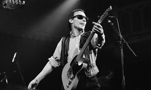 Graham Parker photo by Frans Schellekens and Redferns