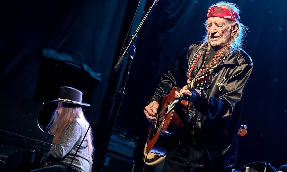 Willie and Bobbie Nelson GettyImages 654881746