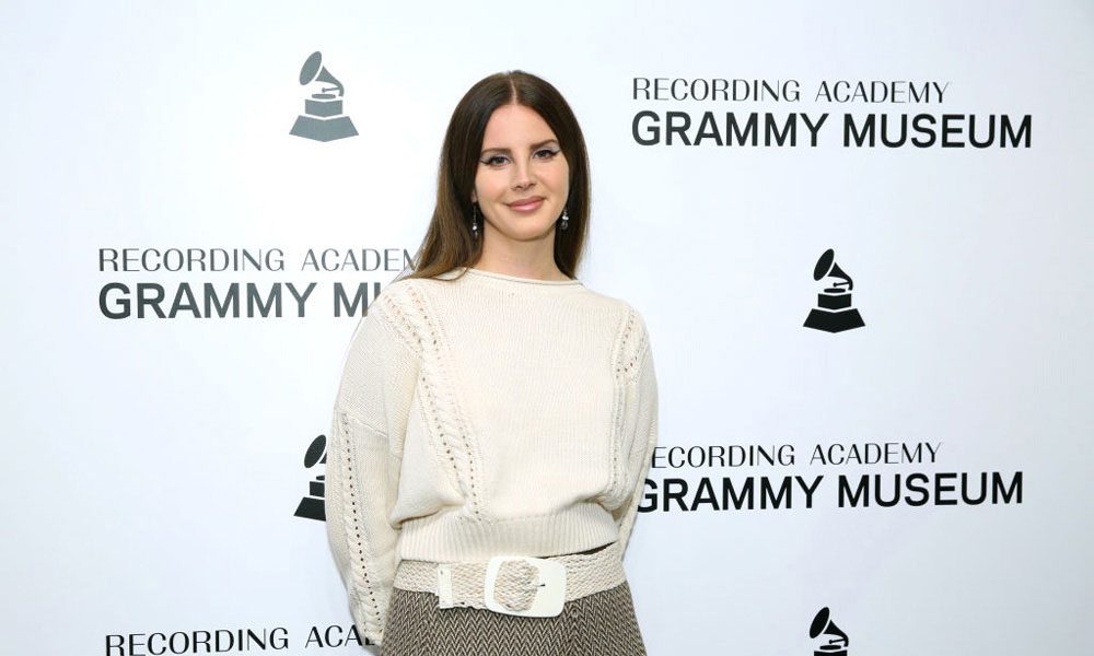 Lana-Del-Rey-LA-Whom-Am-I-To-Love-You-Poem