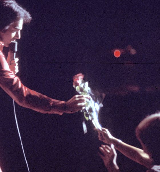 Neil Diamond photo by Michael Ochs Archives and Getty Images