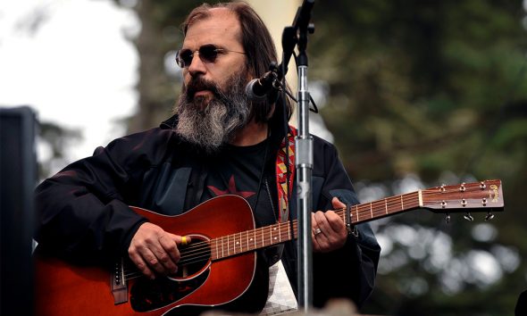 Steve Earle photo by Larry Hulst and Michael Ochs Archives and Getty Images