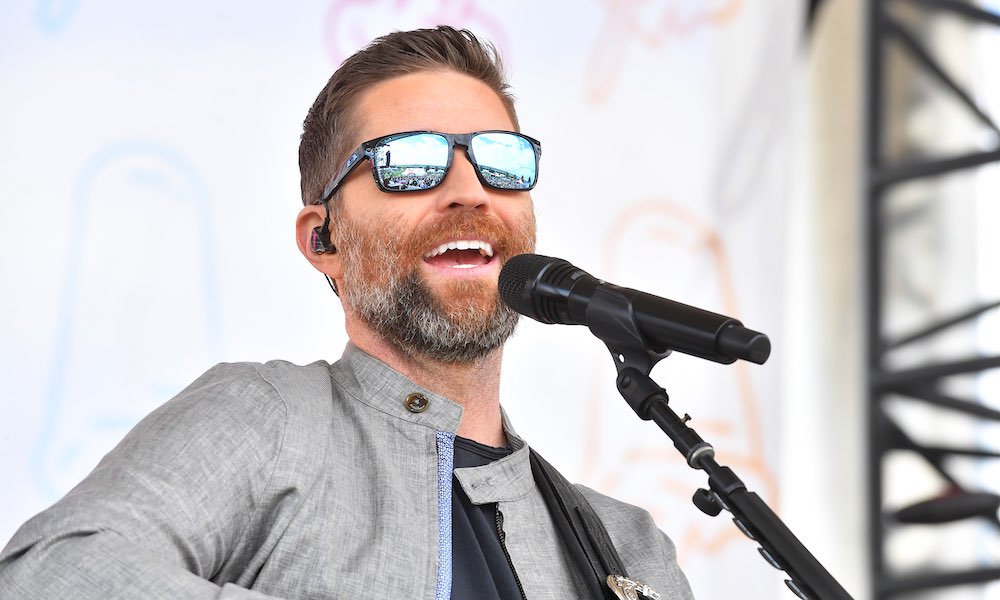 josh turner goes forward into 90s with nostalgic new video josh turner goes forward into 90s with nostalgic new video