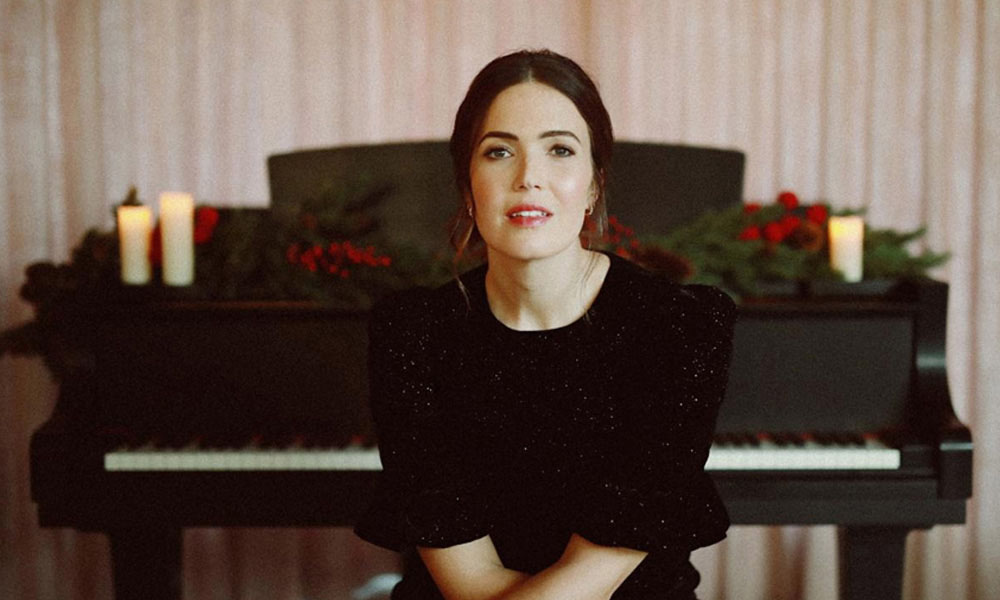 Mandy Moore Two-Track Festive Single, How Could This Be Christmas
