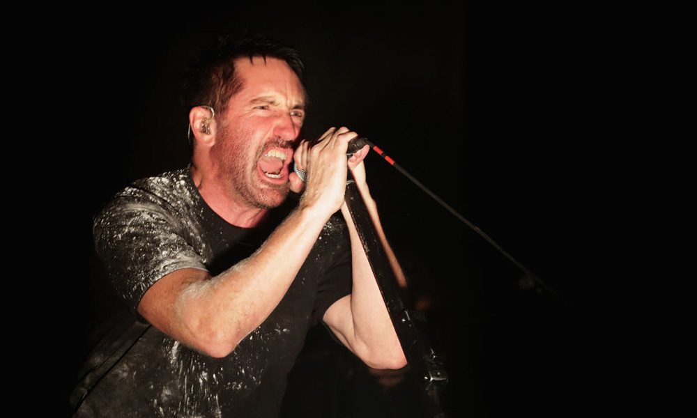 Nine Inch Nails & Queens of the Stone Age Perform at Grammys 2014 (Video)!:  Photo 3041738 | 2014 Grammys, Nine Inch Nails, Queen Of The Stone Age,  Trent Reznor Photos | Just Jared: Entertainment News