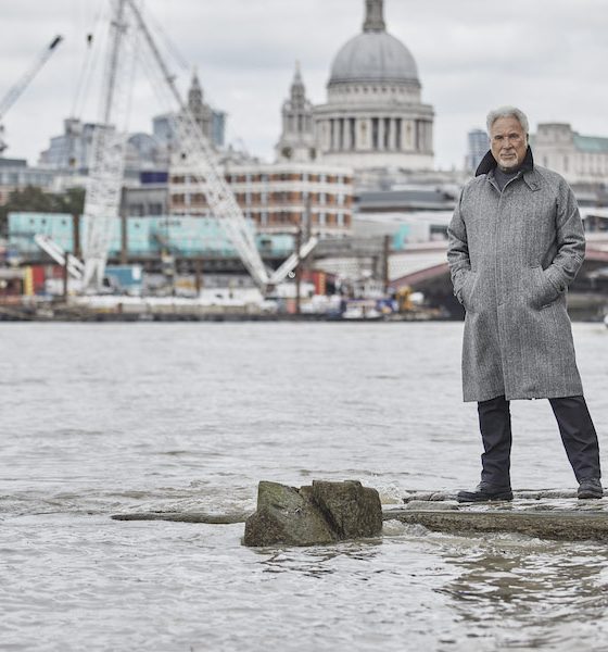 Tom Jones Press Shot No Hole In My Head